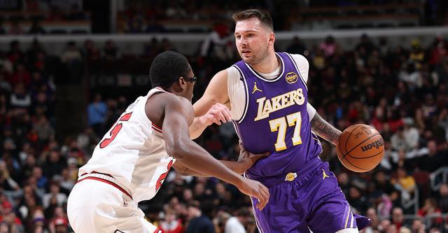 东契奇46+7+11詹姆斯24+5 湖人客场轻取公牛